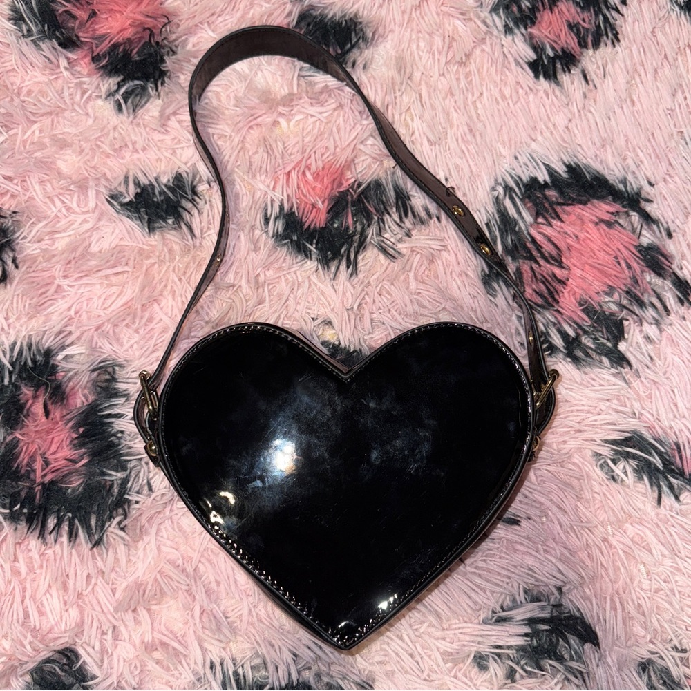 Black Faux Patent Leather Heart Purse